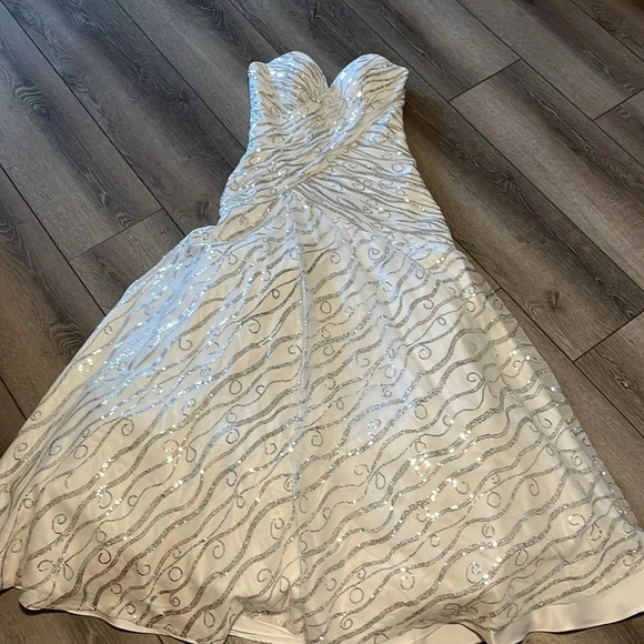 Tony Bowls prom grad white and silvered strapless dress size 8 - Picture 2 of 5